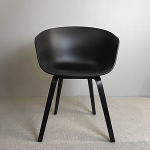 About a chair svart - återbruk