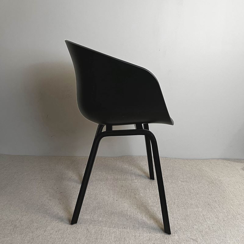 About a chair svart - &#229;terbruk