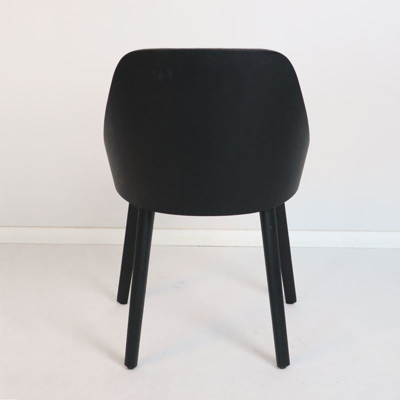 Kaiak trästol, klädd insida grå, rygg och ben svart ek - återbruk