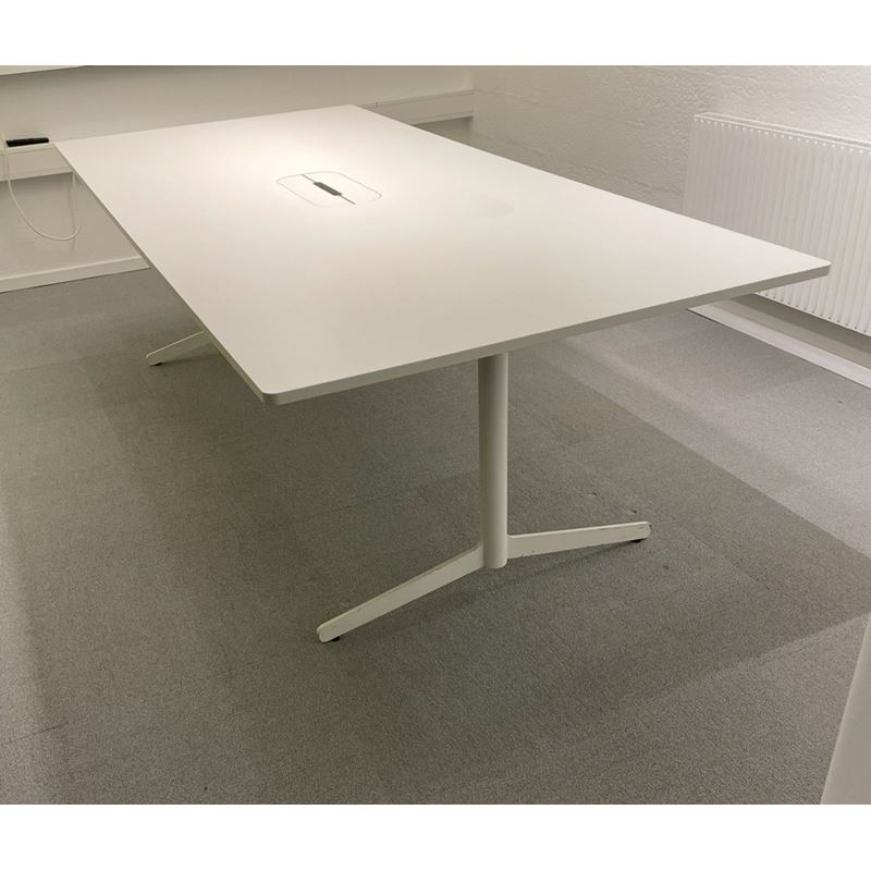 UTS Feather conference 2400x1100mm