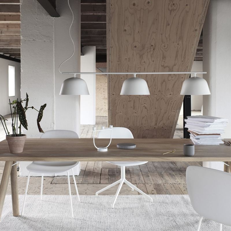 Pendlad armatur Ambit på skena, vit