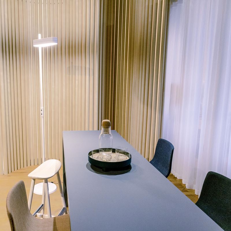 The Lightning golvlampa, vit