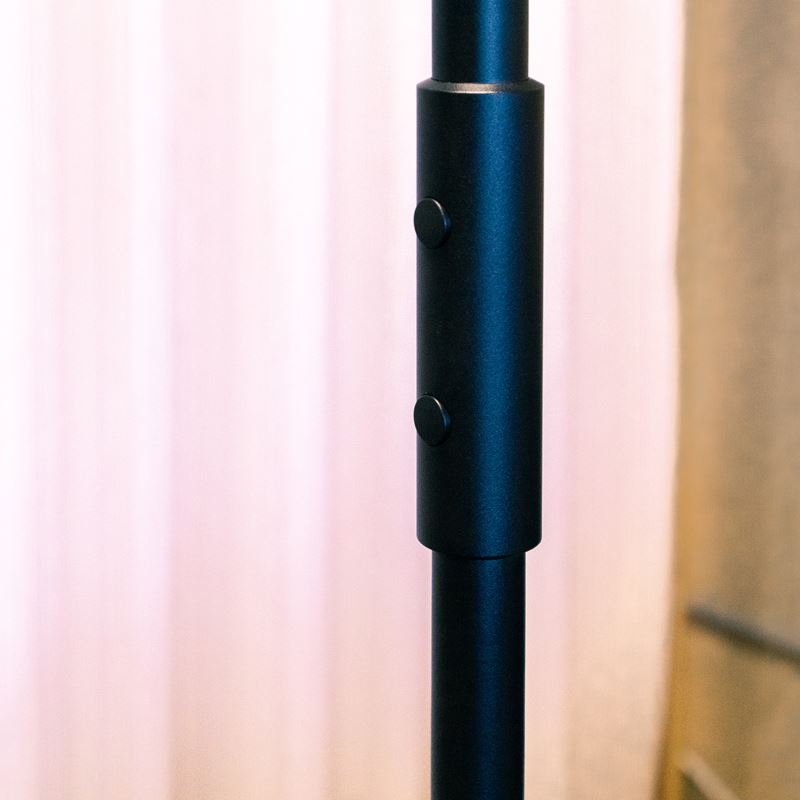 The Lightning golvlampa, svart