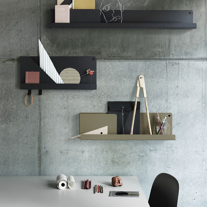 Vägghylla Folded Shelf 63x16,5, oliv